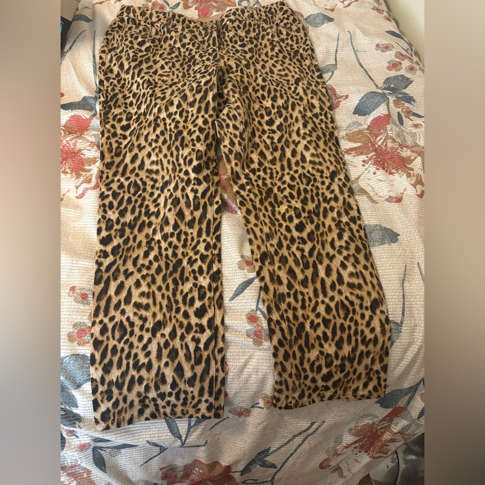 Chico’s Leopard Print jeans - Picture 6 of 6